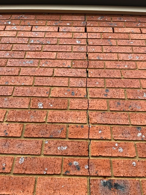 Cracked wall - stitch and brick replacement